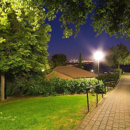 Shoresh Green Hills Family Suites Hotel Buitenkant foto