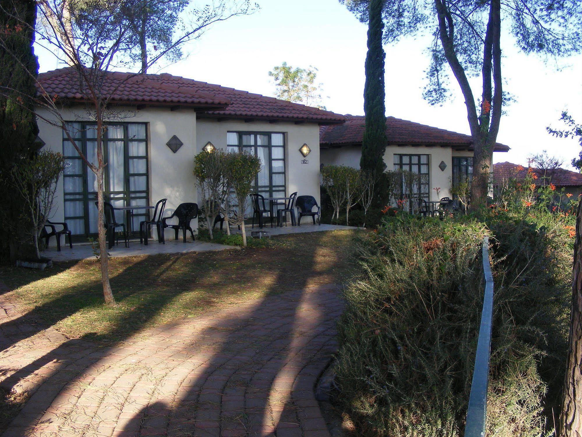 Shoresh Green Hills Family Suites Hotel Buitenkant foto