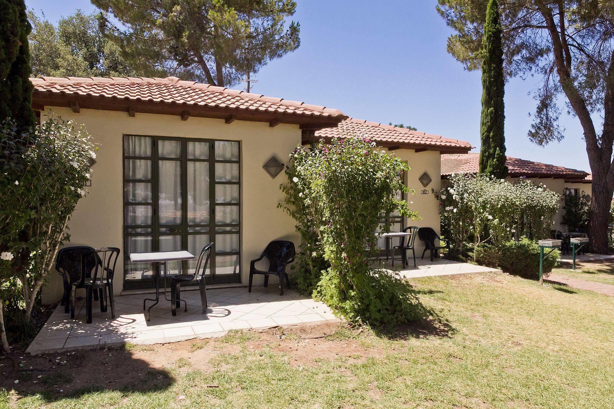 Shoresh Green Hills Family Suites Hotel Buitenkant foto