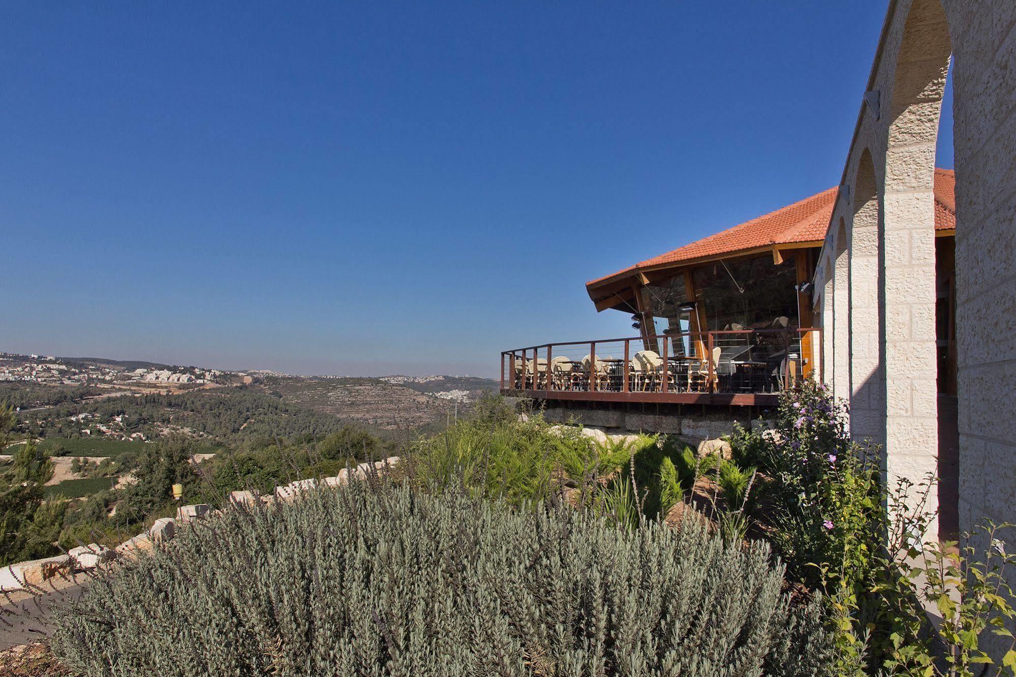 Shoresh Green Hills Family Suites Hotel Buitenkant foto
