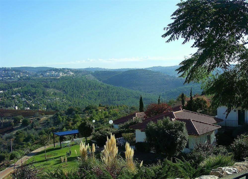 Shoresh Green Hills Family Suites Hotel Buitenkant foto