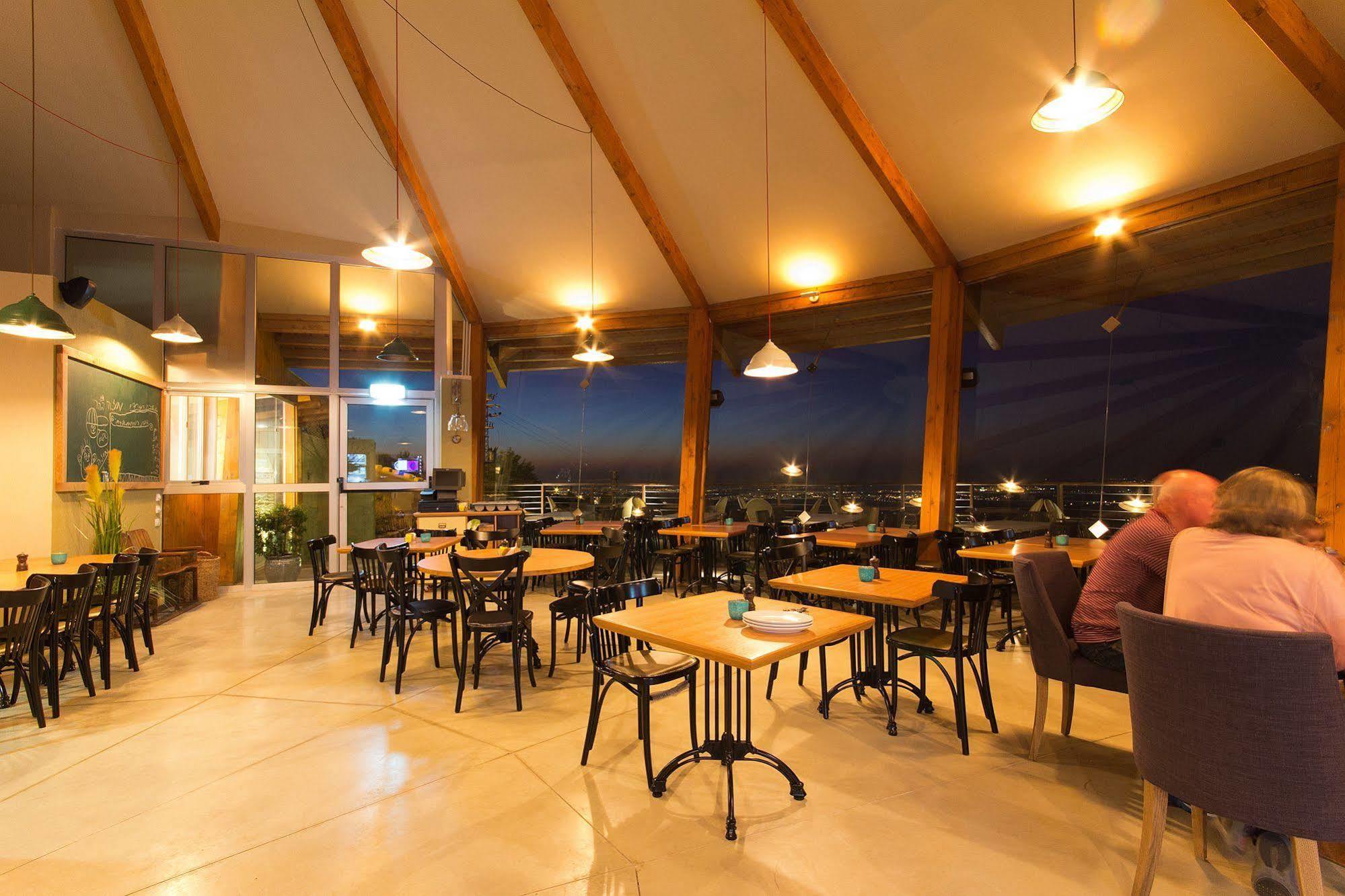 Shoresh Green Hills Family Suites Hotel Buitenkant foto