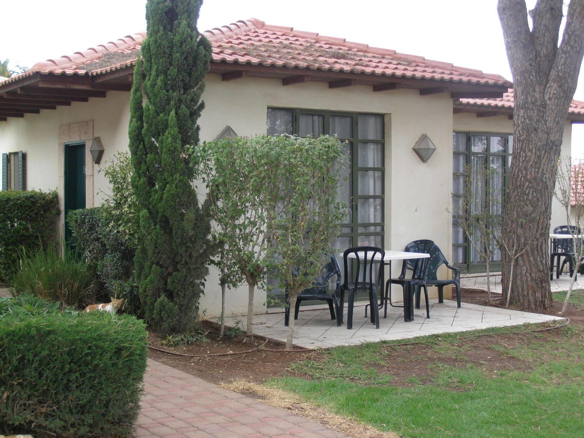 Shoresh Green Hills Family Suites Hotel Buitenkant foto