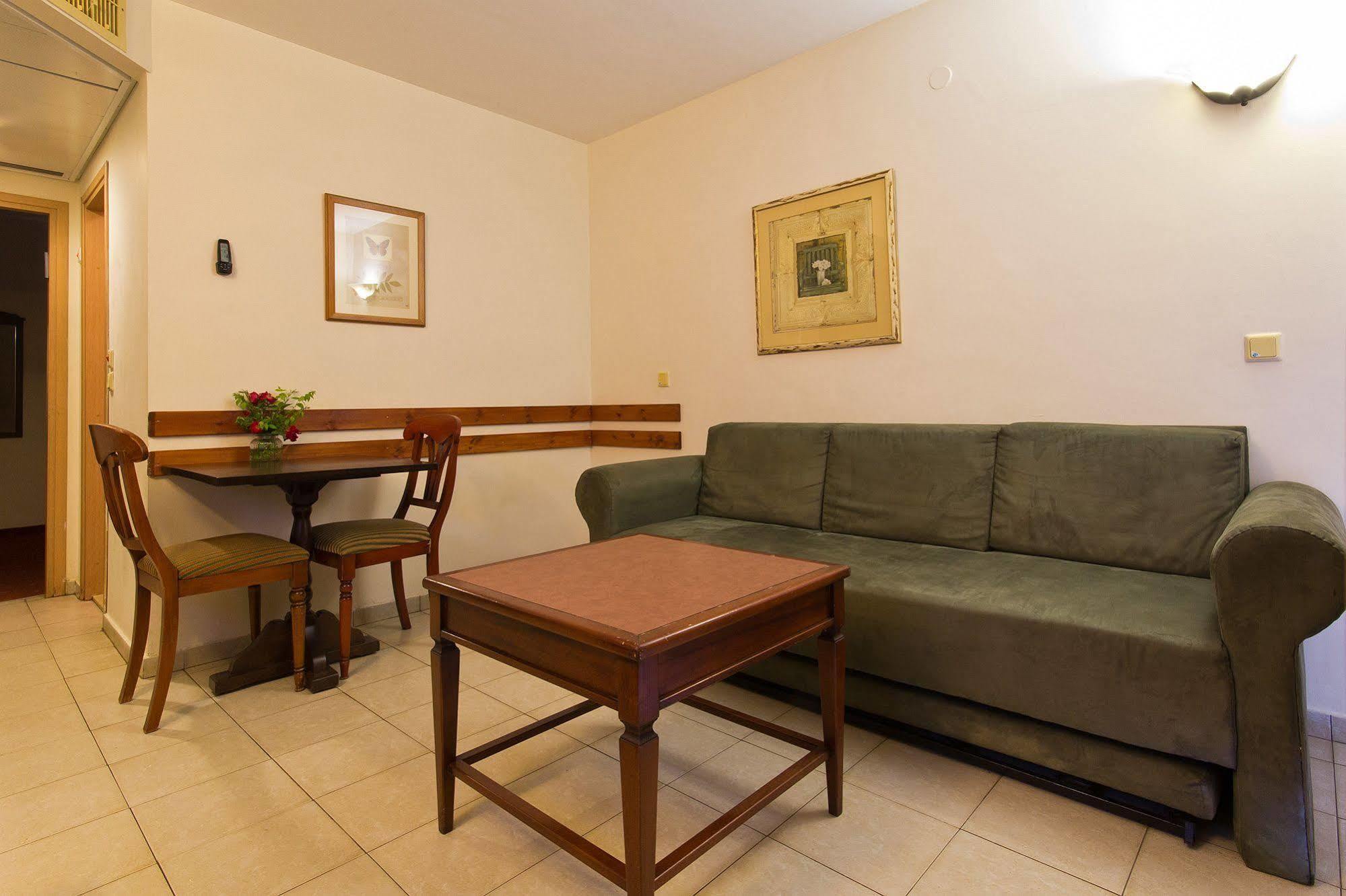 Shoresh Green Hills Family Suites Hotel Buitenkant foto