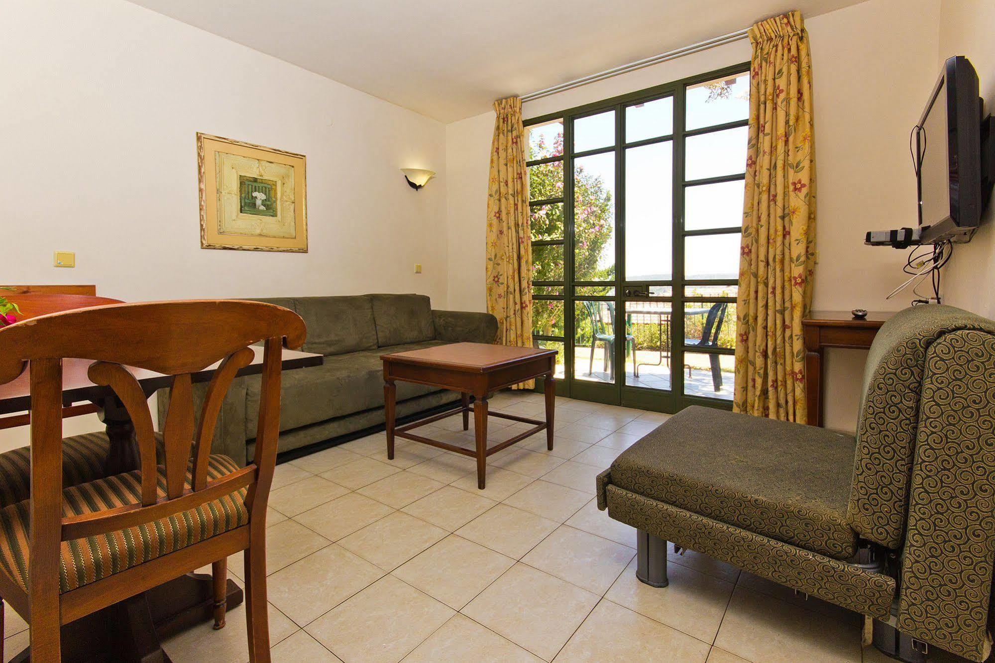 Shoresh Green Hills Family Suites Hotel Buitenkant foto