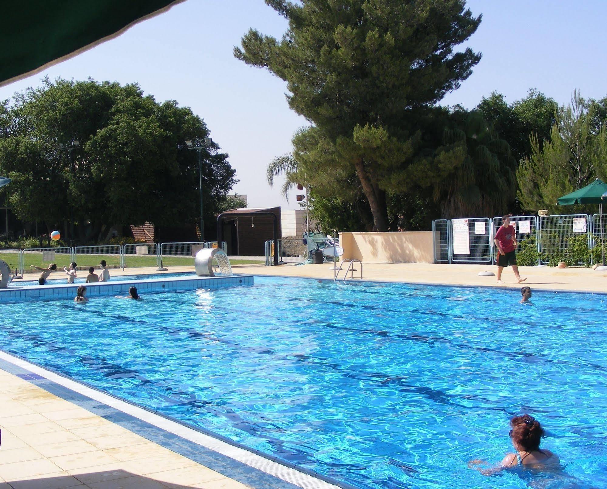 Shoresh Green Hills Family Suites Hotel Buitenkant foto