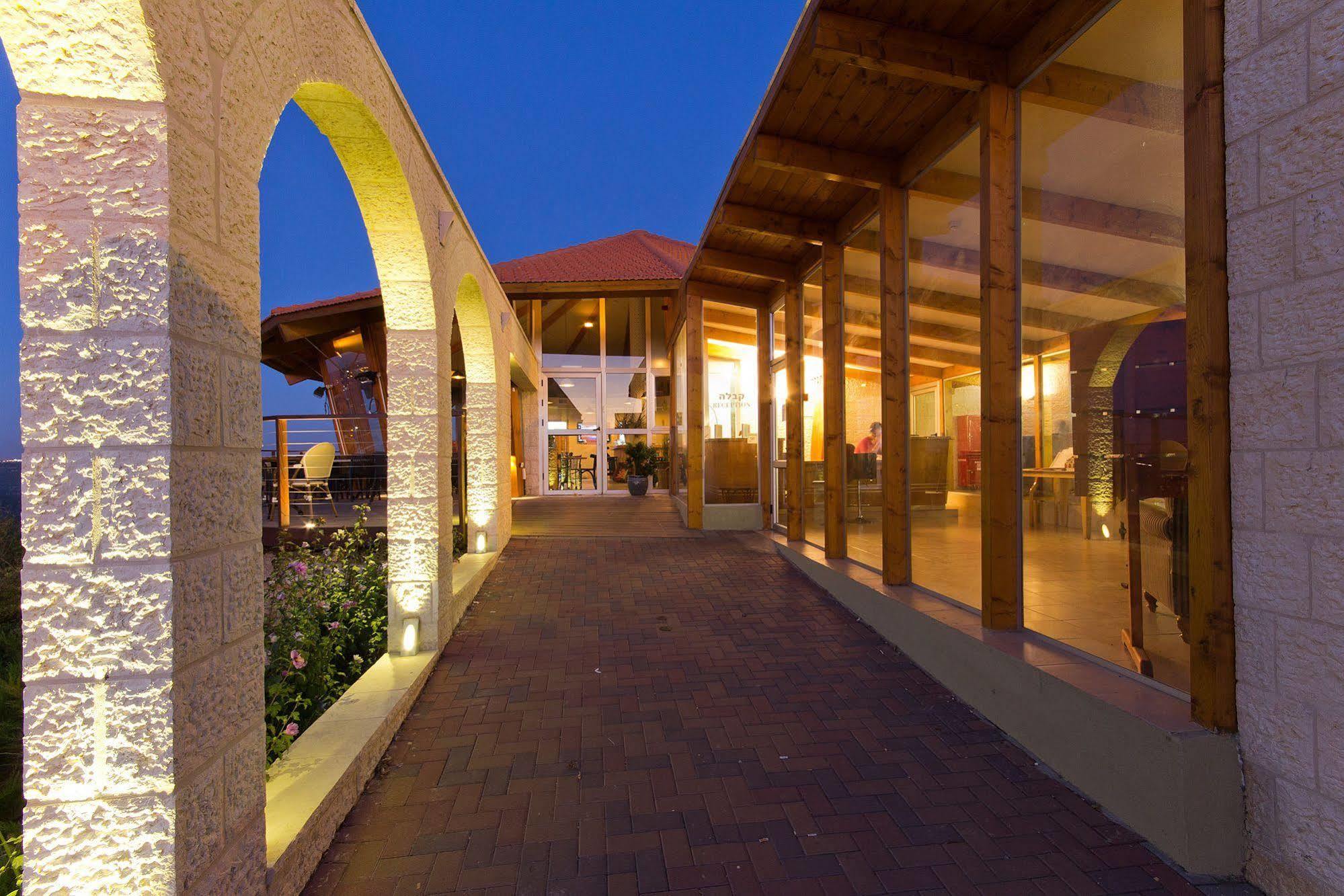 Shoresh Green Hills Family Suites Hotel Buitenkant foto