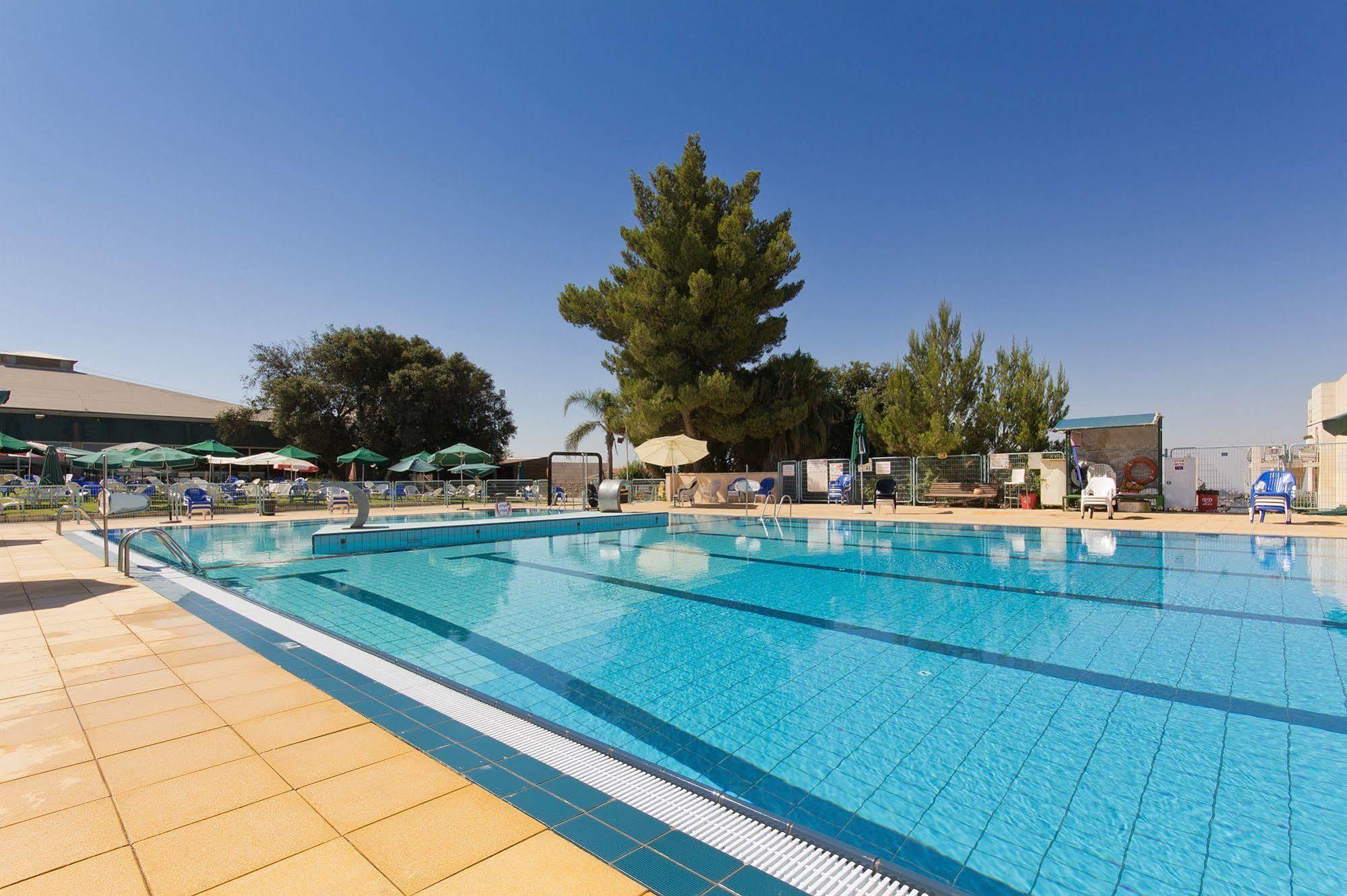 Shoresh Green Hills Family Suites Hotel Buitenkant foto