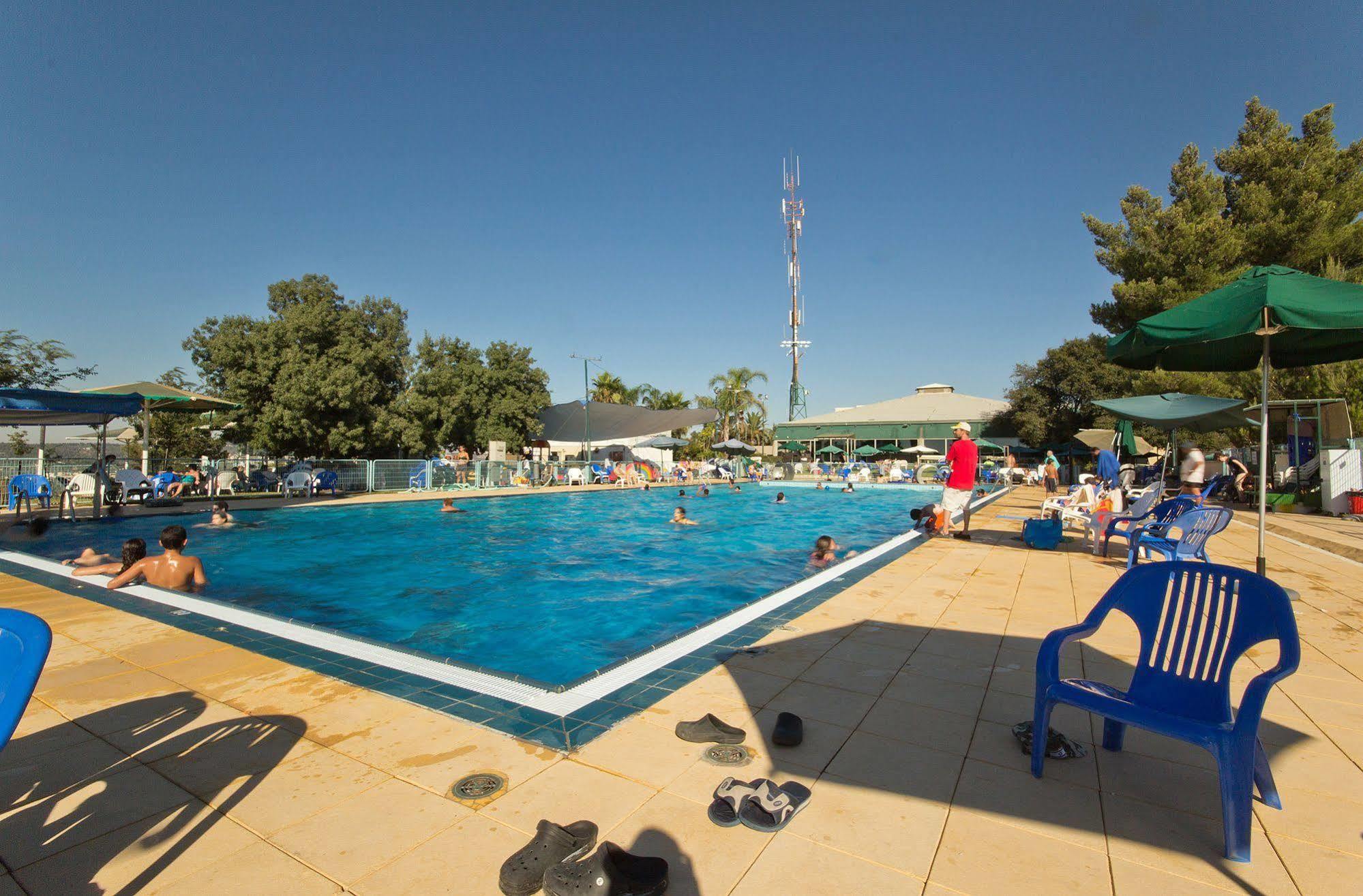 Shoresh Green Hills Family Suites Hotel Buitenkant foto